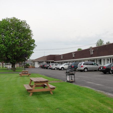 Country Squire Motel Arnprior Exterior foto