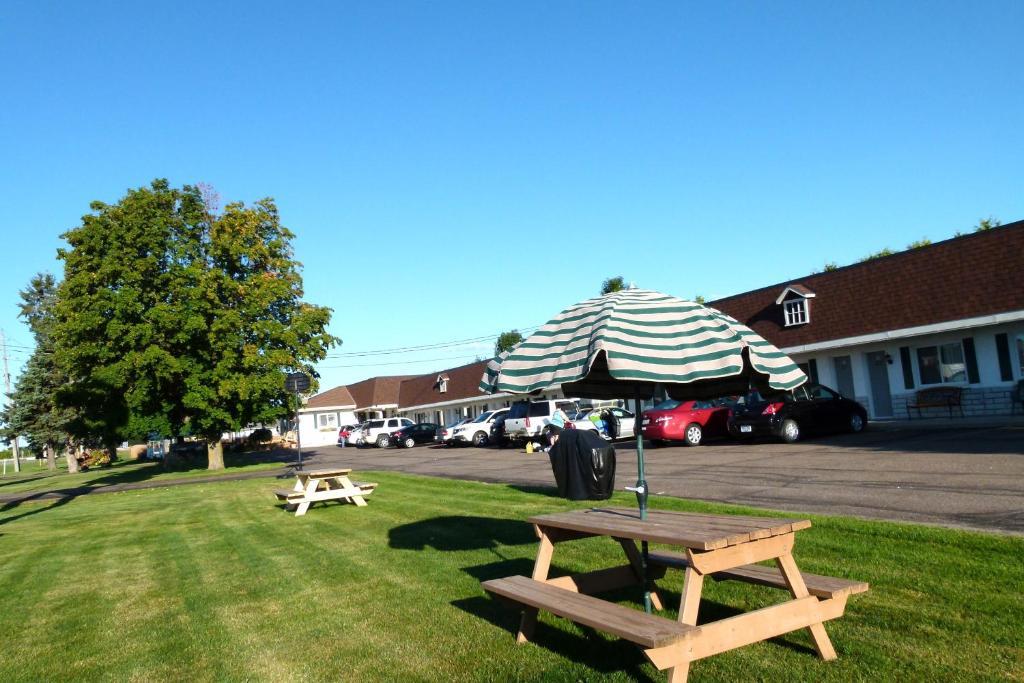 Country Squire Motel Arnprior Exterior foto